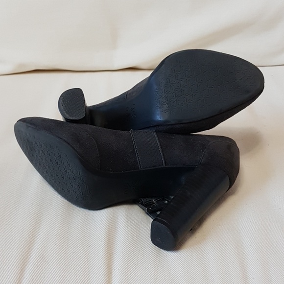 Vera Wang Chunky Heels - Picture 4 of 4